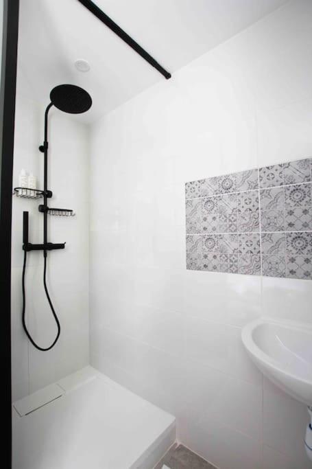 Apt T2 Neuf Terrasse Arles Exterior photo